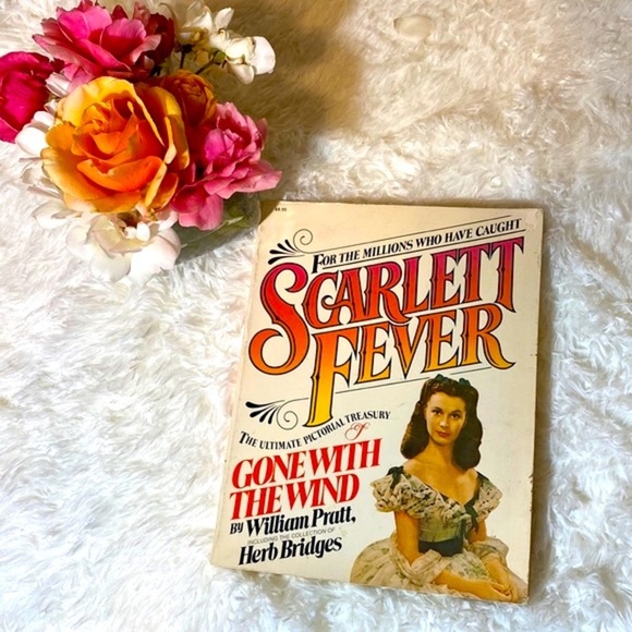 SCARLETT FEVER The ULTIMATE PICTORIAL TREASURY of GONE WITH THE WIND 197… - Picture 1 of 16